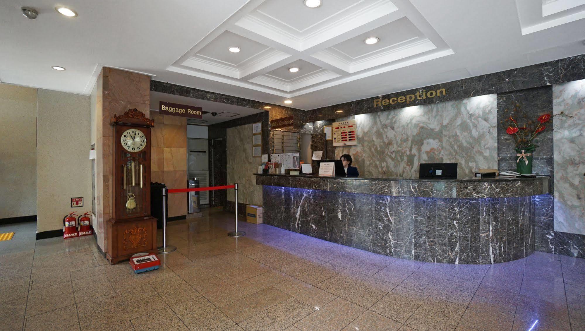Insadong Crown Hotel Seoul Exterior photo