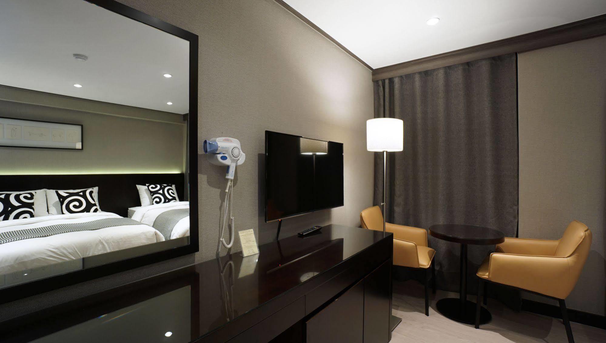 Insadong Crown Hotel Seoul Exterior photo